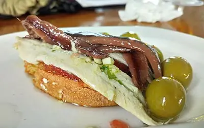tartinette d'anchois et olive