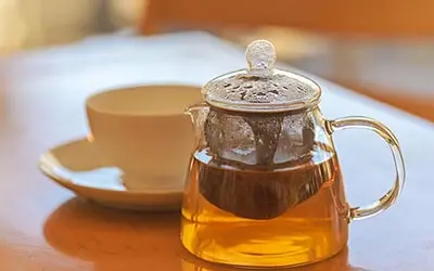 une théière et une tasse